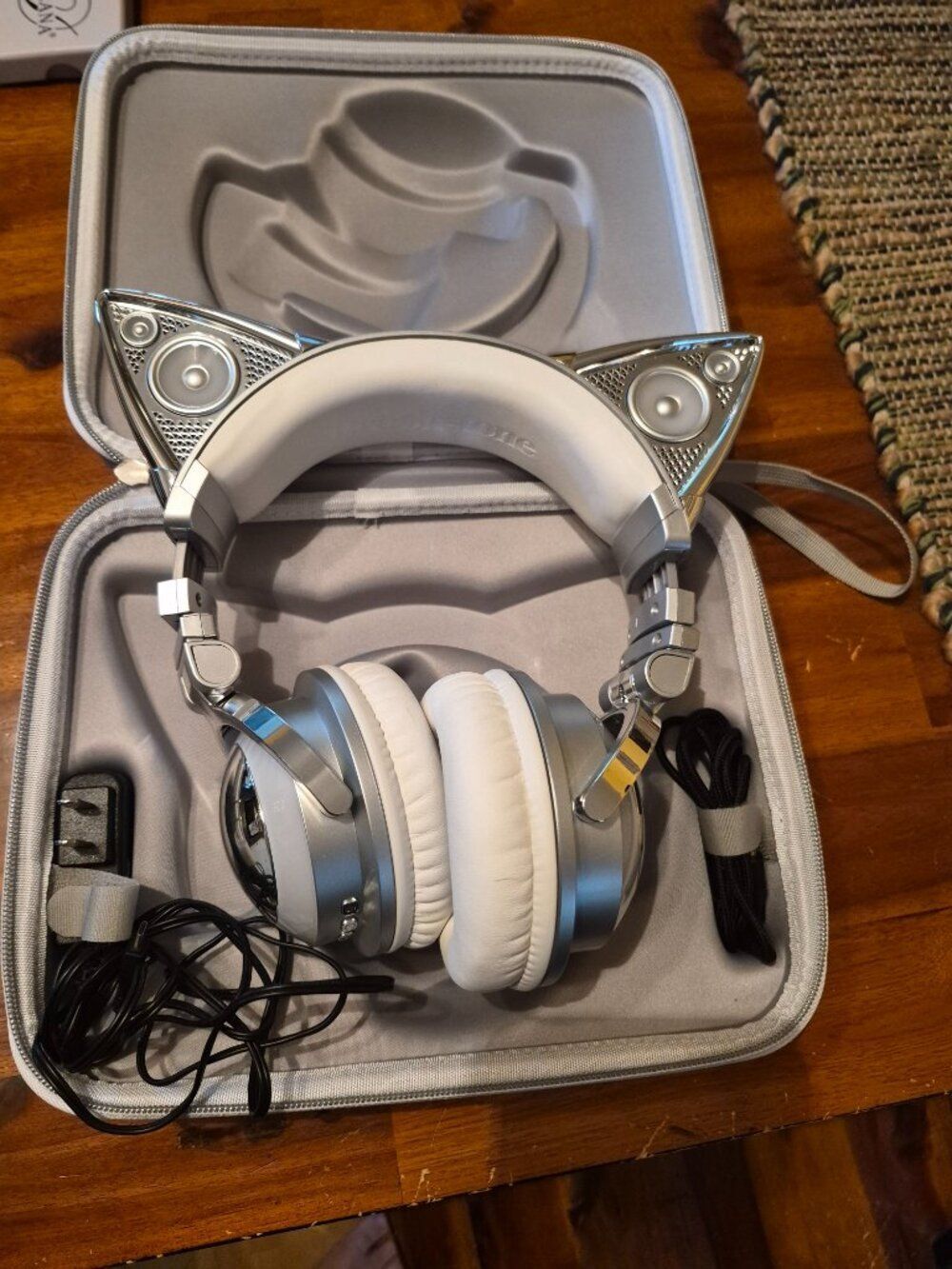 Ariana Grande Brookstone Limited Edition Over-Ear Bluetooth Headphones w/Cables